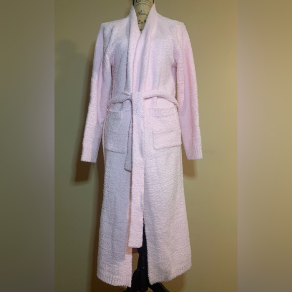 Malibu Luxxe Other - MALIBU LUXXE 100% poly Loungewear Feather Yarn Ladies soft pink robe size L/XL